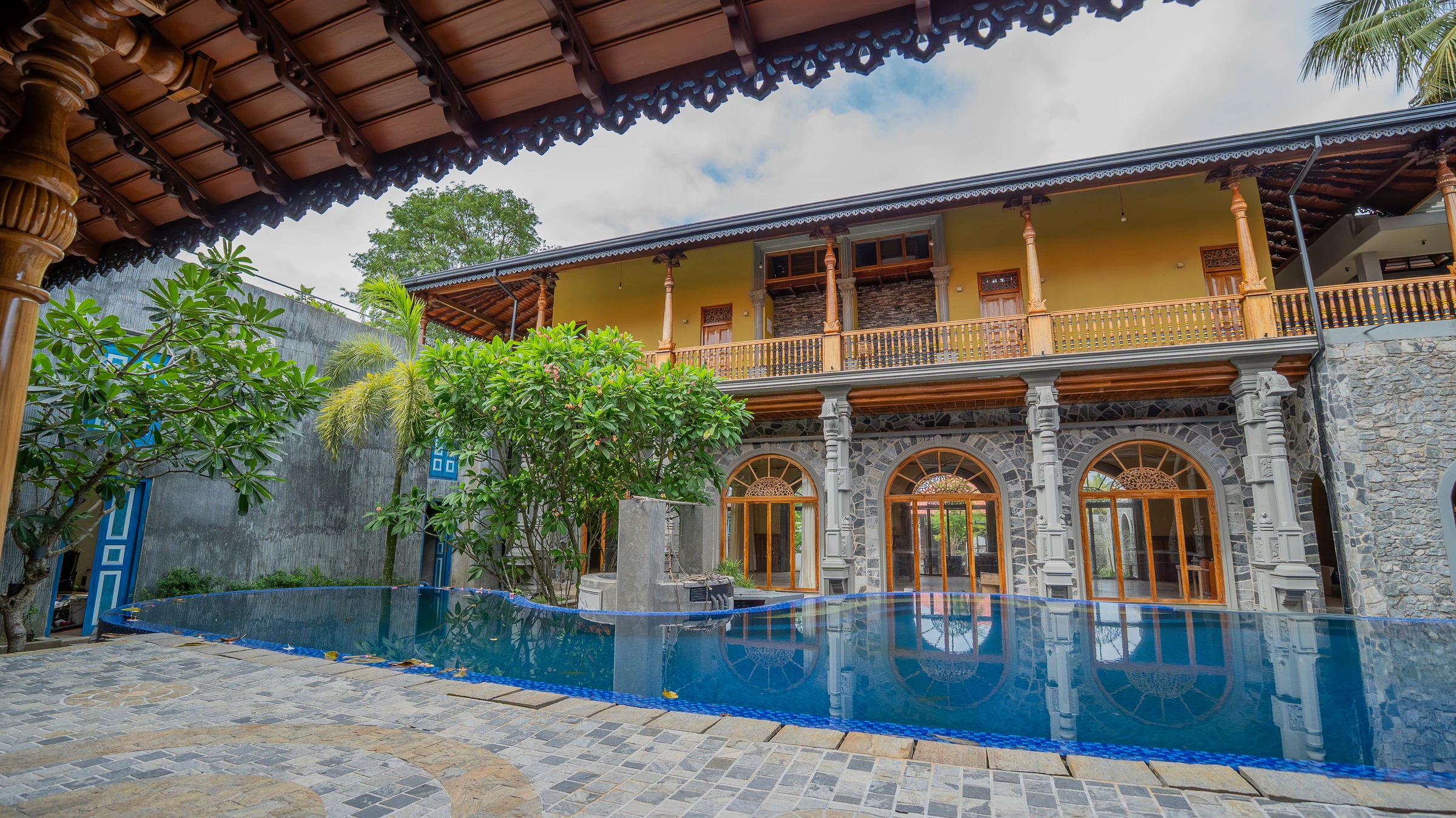 Madapatha hotel — Poolside architecture