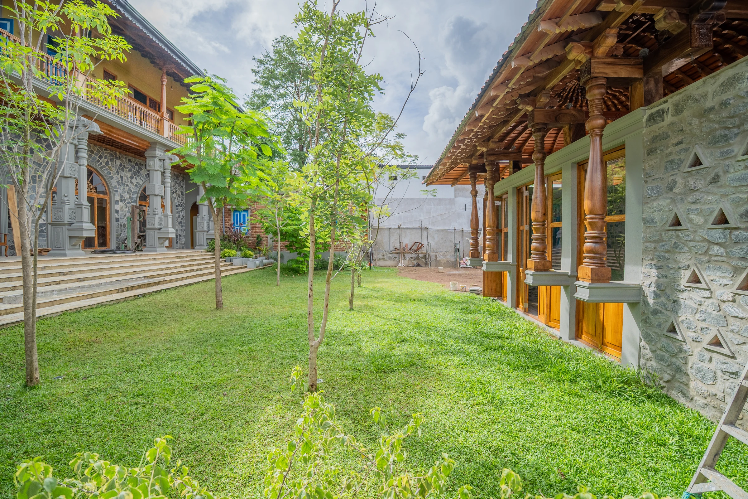 Madapatha hotel — Garden courtyard